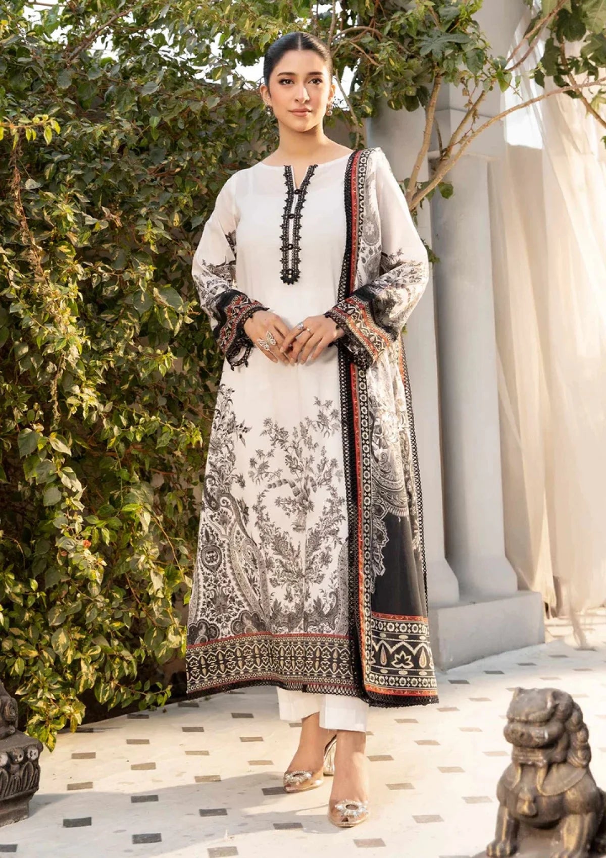 PRINTED LAWN 3 Pc SUIT - MARIA B