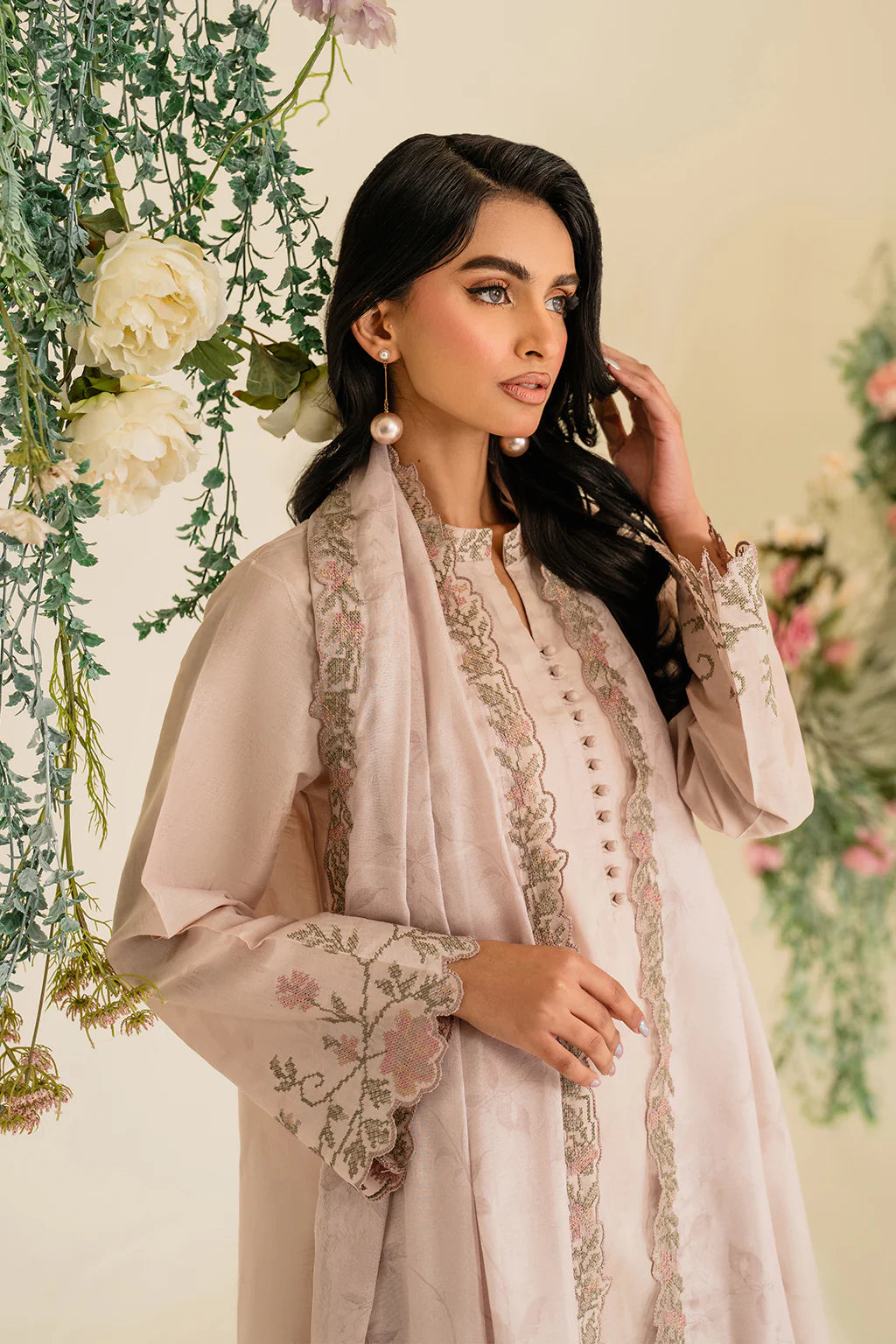 UE-424 EMBROIDERED TEXTURED LAWN UNSTITCHED 3Pc - IZNIK