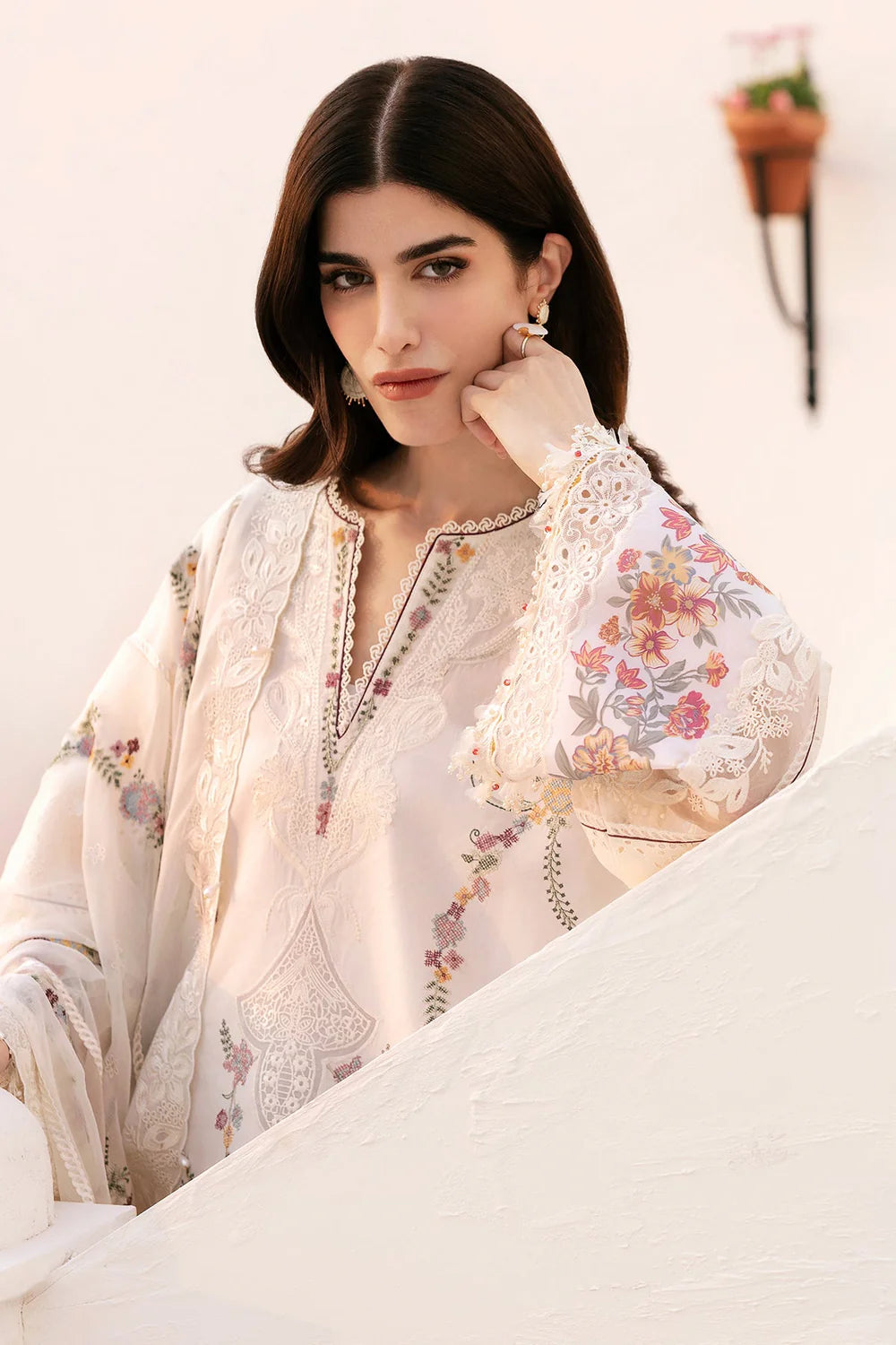 EMBROIDERED LAWN EL-D06 UNSTITCHED 3Pc - BAROQUE