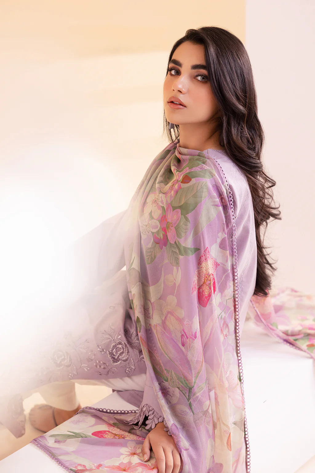 UE-254 EMBROIDERED LAWN 3Pc UNSTITCHED - IZNIK