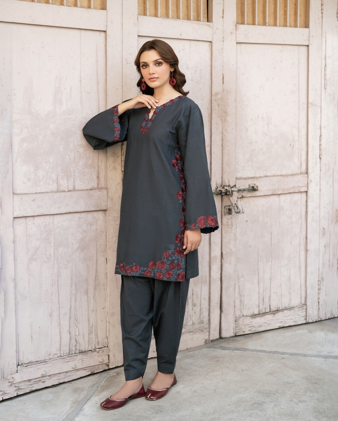 EMBROIDERED KHADDAR 2 PC SUIT