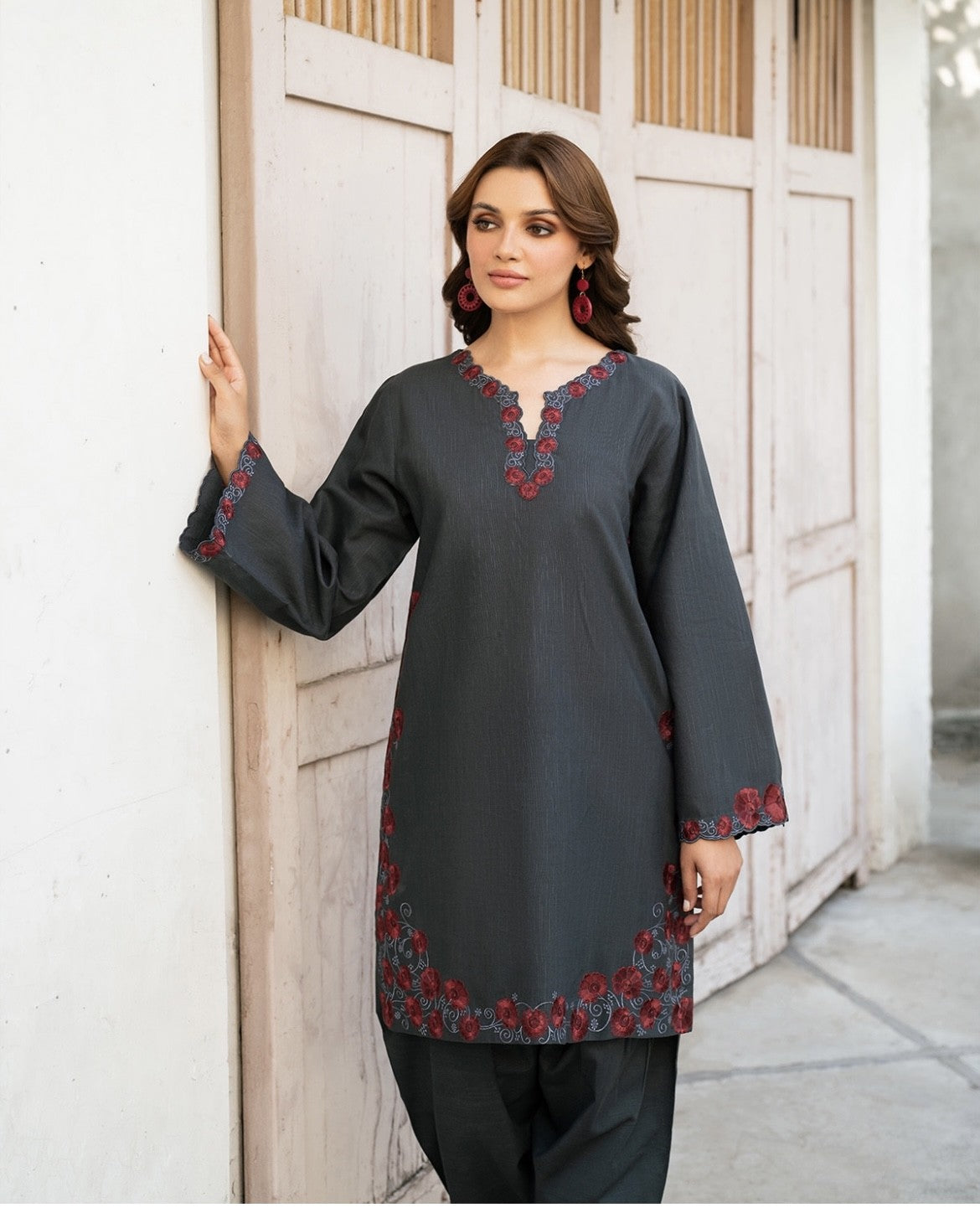 EMBROIDERED KHADDAR 2 PC SUIT