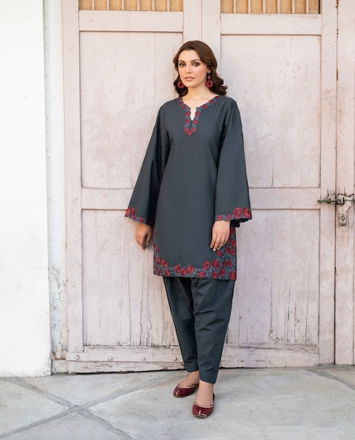 EMBROIDERED KHADDAR 2 PC SUIT