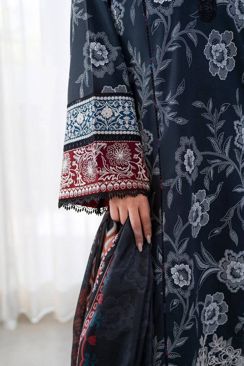 EMBROIDERED PRINTED LAWN UF-4078 UNSTITCHED 3Pc - BAROQUE