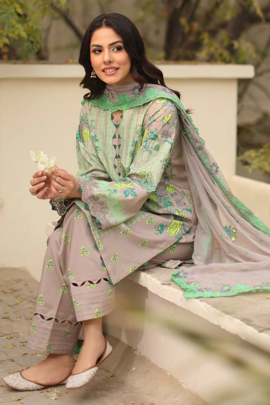 3Pc PRINTED LAWN SHIRT WITH EMBROIDERED DYED CHIFFON DUPATTA AND TROUSERS | DSPM4-01 | CHARIZMA