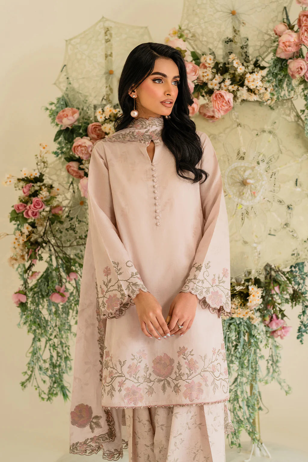 UE-424 EMBROIDERED TEXTURED LAWN UNSTITCHED 3Pc - IZNIK