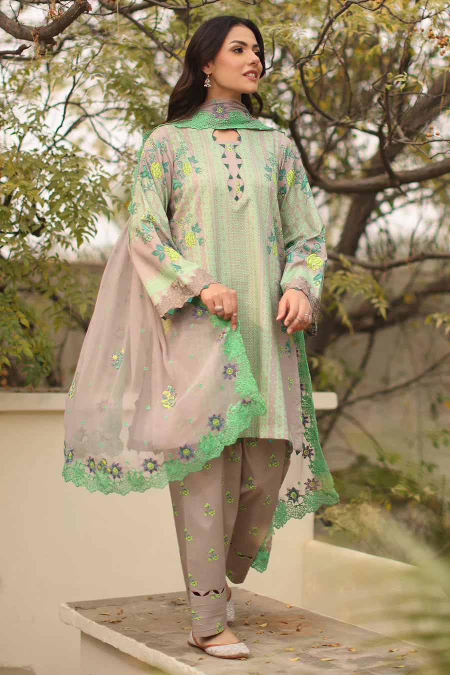 3Pc PRINTED LAWN SHIRT WITH EMBROIDERED DYED CHIFFON DUPATTA AND TROUSERS | DSPM4-01 | CHARIZMA