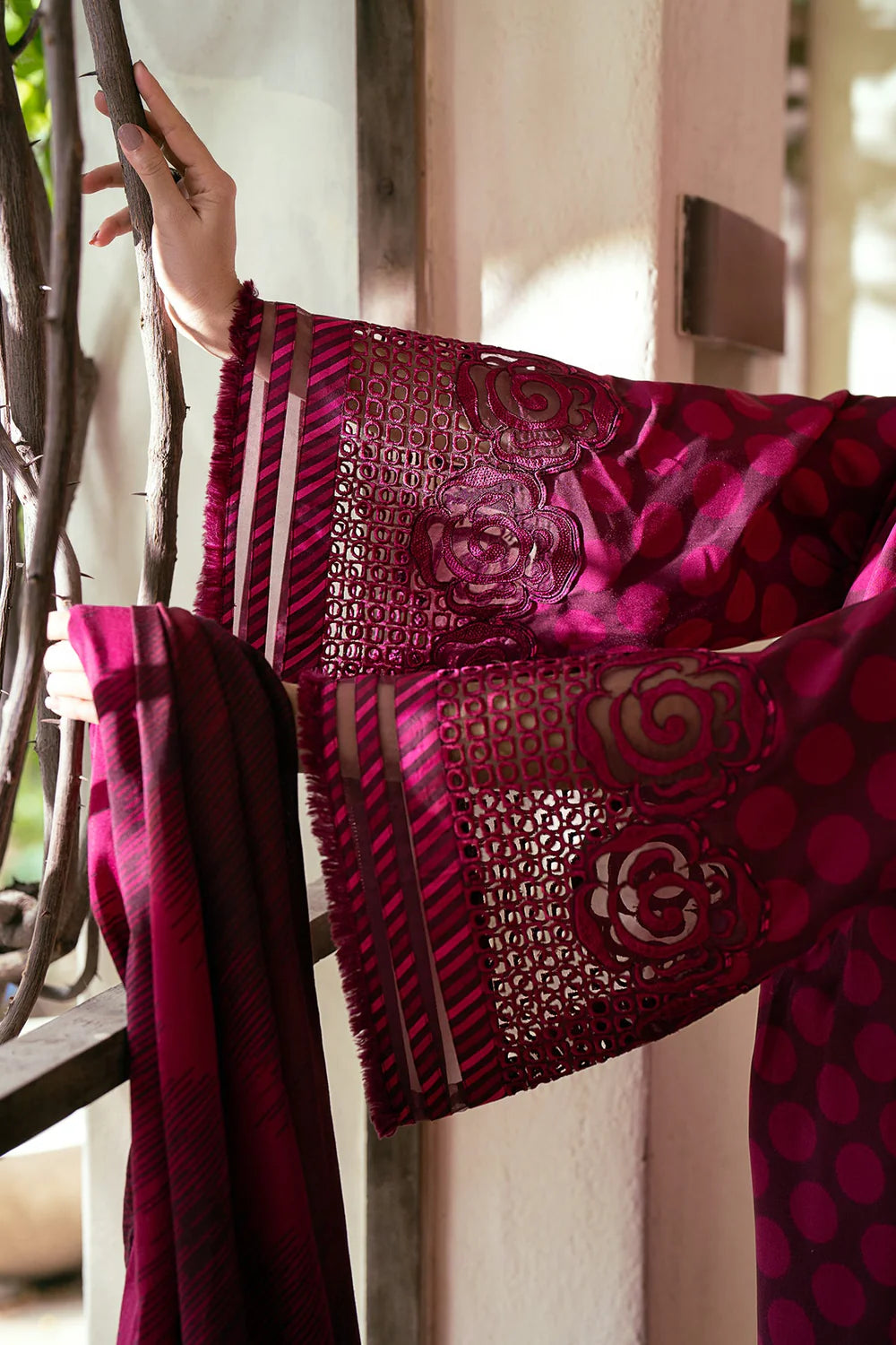 EMBROIDERED VISCOSE - BAROQUE