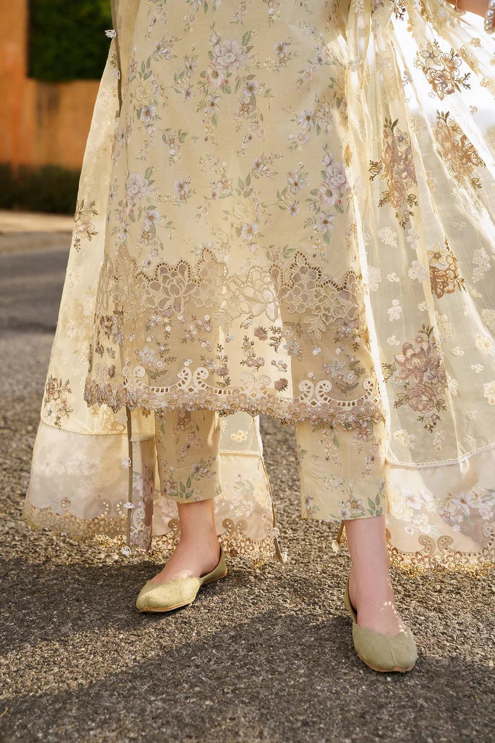 EMBROIDERED LAWN UF-584 UNSTITCHED 3Pc - BAROQUE